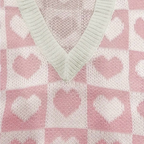 Valentine's Day Heart ❤️ Pattern Vest.🌹 - Picture 4 of 4